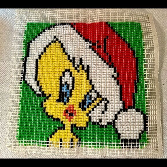 Warner Bros Looney Tunes Tweety Bird Christmas Finished Latch Hook Kit - Picture 5 of 5